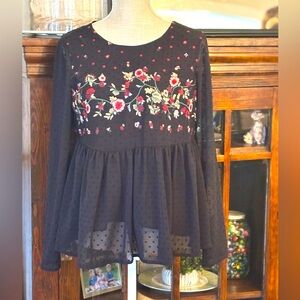 Jasmine and Juliana Embroidered Floral Tunic Top. Flattering Women’s Sz S EUC